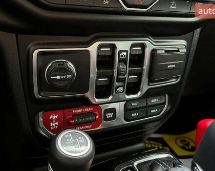 Білий Джип Wrangler, об'ємом двигуна 2 л та пробігом 32 тис. км за 48800 $, фото 18 на Automoto.ua