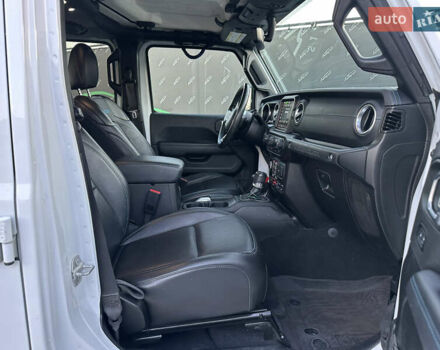 Белый Джип Вранглер, объемом двигателя 2 л и пробегом 75 тыс. км за 43500 $, фото 5 на Automoto.ua