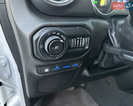 Белый Джип Вранглер, объемом двигателя 2 л и пробегом 75 тыс. км за 43500 $, фото 19 на Automoto.ua