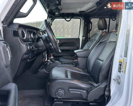 Белый Джип Вранглер, объемом двигателя 2 л и пробегом 75 тыс. км за 43500 $, фото 16 на Automoto.ua