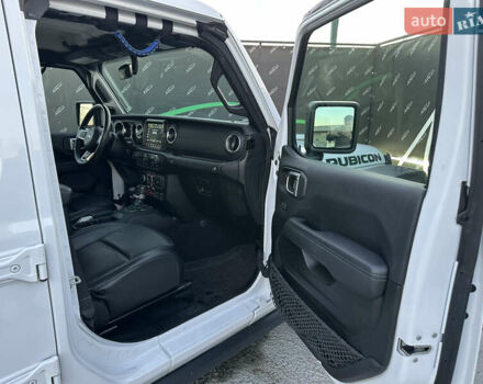 Белый Джип Вранглер, объемом двигателя 2 л и пробегом 75 тыс. км за 43500 $, фото 4 на Automoto.ua