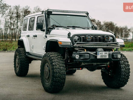 Белый Джип Вранглер, объемом двигателя 2 л и пробегом 80 тыс. км за 115000 $, фото 1 на Automoto.ua