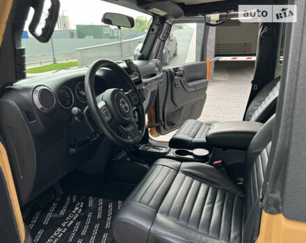 Бежевий Джип Wrangler, об'ємом двигуна 3.6 л та пробігом 75 тис. км за 32000 $, фото 18 на Automoto.ua