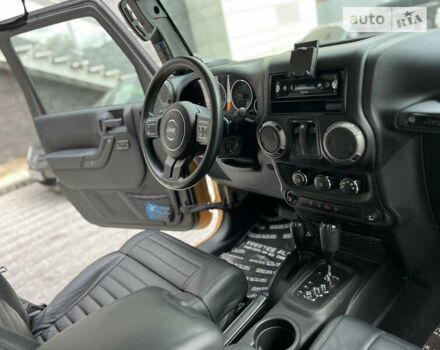 Бежевий Джип Wrangler, об'ємом двигуна 3.6 л та пробігом 75 тис. км за 32000 $, фото 30 на Automoto.ua