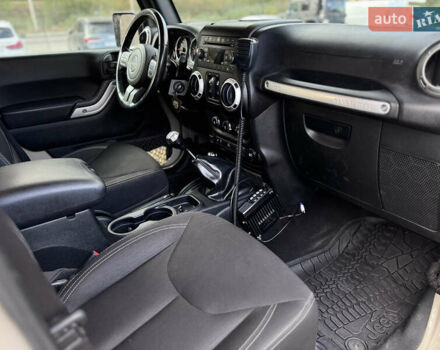 Бежевый Джип Вранглер, объемом двигателя 3.6 л и пробегом 4 тыс. км за 67500 $, фото 34 на Automoto.ua