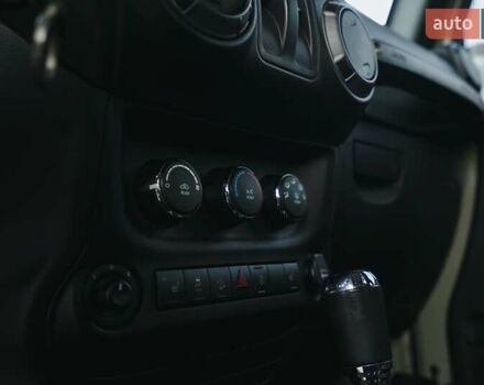 Бежевый Джип Вранглер, объемом двигателя 3.6 л и пробегом 65 тыс. км за 24700 $, фото 9 на Automoto.ua