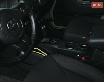 Бежевый Джип Вранглер, объемом двигателя 3.6 л и пробегом 65 тыс. км за 24700 $, фото 7 на Automoto.ua