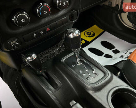 Бежевий Джип Wrangler, об'ємом двигуна 3.6 л та пробігом 105 тис. км за 19500 $, фото 15 на Automoto.ua