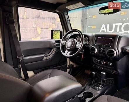 Бежевый Джип Вранглер, объемом двигателя 3.6 л и пробегом 169 тыс. км за 24000 $, фото 10 на Automoto.ua