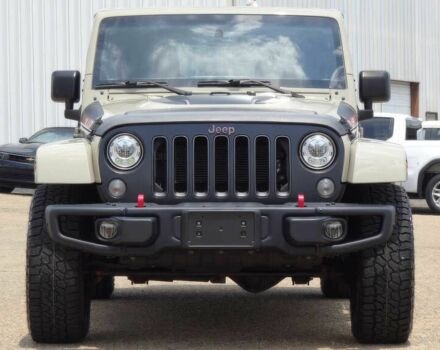 Бежевий Джип Wrangler, об'ємом двигуна 3.6 л та пробігом 33 тис. км за 14000 $, фото 1 на Automoto.ua