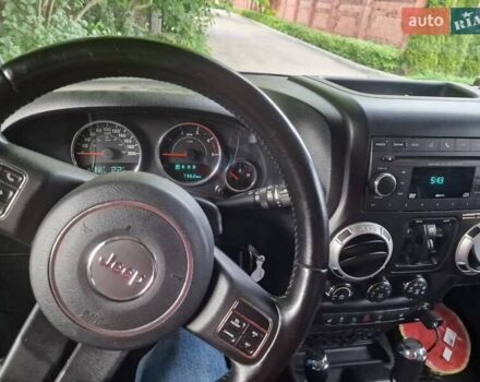 Джип Вранглер 2011 в Киеве на Automoto.ua Черный Джип Вранглер, объемом двигателя 2.77 л и пробегом 199 тыс. км за 26900 $, фото 2 на Automoto.ua