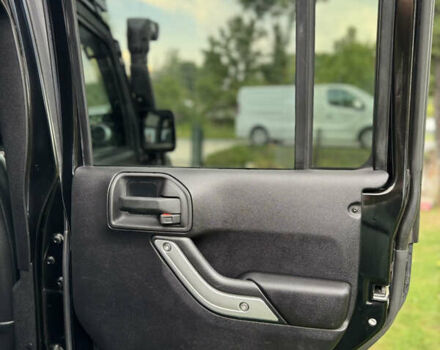 Чорний Джип Wrangler, об'ємом двигуна 3.78 л та пробігом 10 тис. км за 75000 $, фото 31 на Automoto.ua