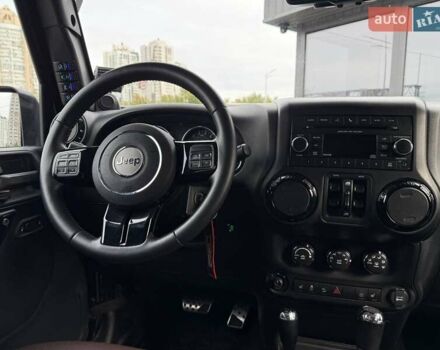 Чорний Джип Wrangler, об'ємом двигуна 3.6 л та пробігом 302 тис. км за 23490 $, фото 16 на Automoto.ua