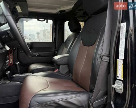 Чорний Джип Wrangler, об'ємом двигуна 3.6 л та пробігом 302 тис. км за 23490 $, фото 11 на Automoto.ua