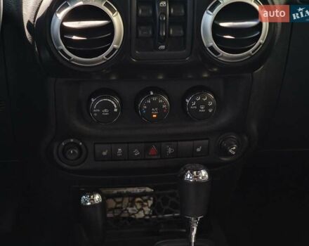 Чорний Джип Wrangler, об'ємом двигуна 2.78 л та пробігом 100 тис. км за 30990 $, фото 70 на Automoto.ua