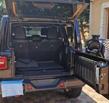 Черный Джип Вранглер, объемом двигателя 2 л и пробегом 38 тыс. км за 55000 $, фото 4 на Automoto.ua