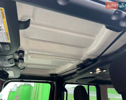 Черный Джип Вранглер, объемом двигателя 2 л и пробегом 44 тыс. км за 42000 $, фото 5 на Automoto.ua