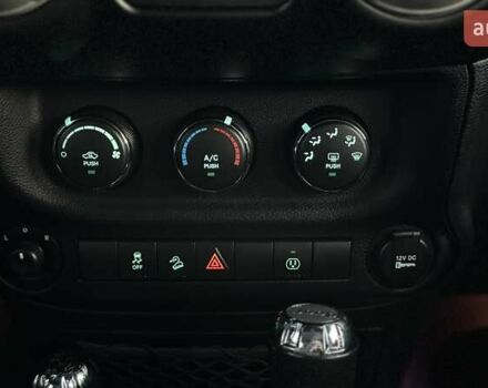 Фиолетовый Джип Вранглер, объемом двигателя 3.6 л и пробегом 70 тыс. км за 39500 $, фото 31 на Automoto.ua