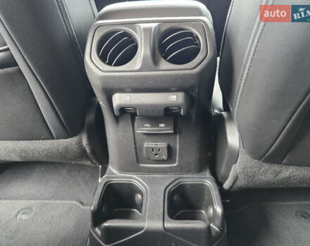 Красный Джип Вранглер, объемом двигателя 2 л и пробегом 138 тыс. км за 27500 $, фото 11 на Automoto.ua