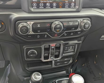 Червоний Джип Wrangler, об'ємом двигуна 2 л та пробігом 38 тис. км за 31200 $, фото 10 на Automoto.ua