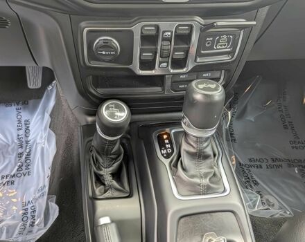 Червоний Джип Wrangler, об'ємом двигуна 2 л та пробігом 38 тис. км за 31200 $, фото 11 на Automoto.ua