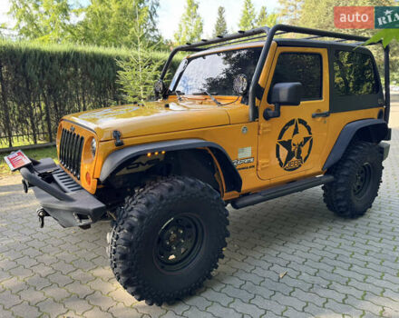 Желтый Джип Вранглер, объемом двигателя 3.6 л и пробегом 170 тыс. км за 23000 $, фото 4 на Automoto.ua