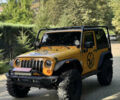 Желтый Джип Вранглер, объемом двигателя 3.6 л и пробегом 170 тыс. км за 23000 $, фото 1 на Automoto.ua