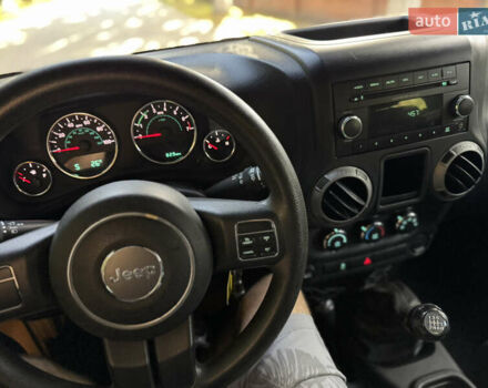 Желтый Джип Вранглер, объемом двигателя 3.6 л и пробегом 170 тыс. км за 23000 $, фото 22 на Automoto.ua