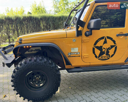 Желтый Джип Вранглер, объемом двигателя 3.6 л и пробегом 170 тыс. км за 23000 $, фото 5 на Automoto.ua