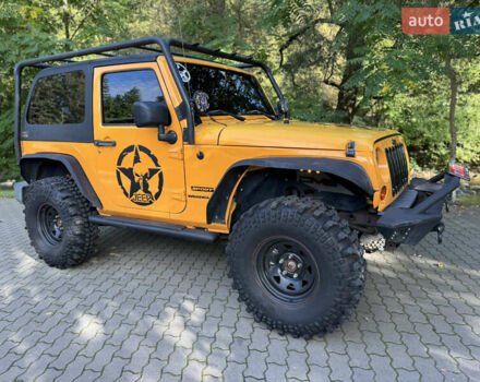 Желтый Джип Вранглер, объемом двигателя 3.6 л и пробегом 170 тыс. км за 23000 $, фото 11 на Automoto.ua