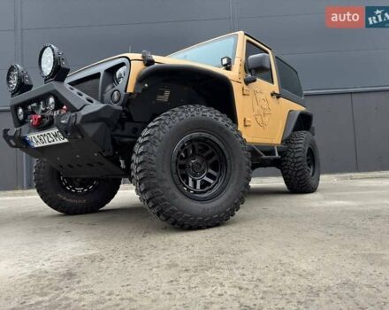 Жовтий Джип Wrangler, об'ємом двигуна 3.6 л та пробігом 100 тис. км за 31500 $, фото 1 на Automoto.ua