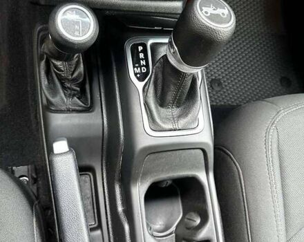 Сірий Джип Wrangler, об'ємом двигуна 2 л та пробігом 28 тис. км за 32000 $, фото 14 на Automoto.ua