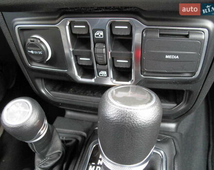 Сірий Джип Wrangler, об'ємом двигуна 2 л та пробігом 21 тис. км за 43900 $, фото 109 на Automoto.ua