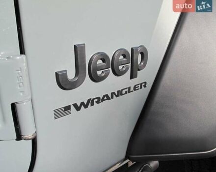 Сірий Джип Wrangler, об'ємом двигуна 2 л та пробігом 21 тис. км за 43900 $, фото 14 на Automoto.ua