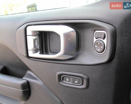 Сірий Джип Wrangler, об'ємом двигуна 2 л та пробігом 21 тис. км за 43900 $, фото 87 на Automoto.ua