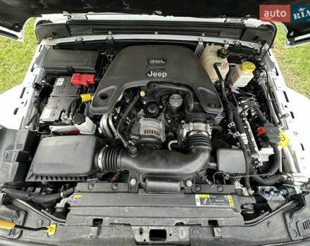 Белый Джип Gladiator, объемом двигателя 3.6 л и пробегом 59 тыс. км за 51300 $, фото 31 на Automoto.ua