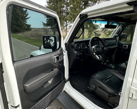 Белый Джип Gladiator, объемом двигателя 3.6 л и пробегом 59 тыс. км за 51300 $, фото 12 на Automoto.ua