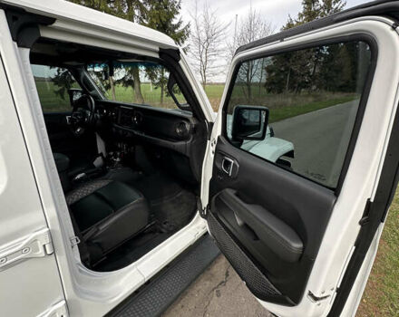 Белый Джип Gladiator, объемом двигателя 3.6 л и пробегом 59 тыс. км за 51300 $, фото 20 на Automoto.ua