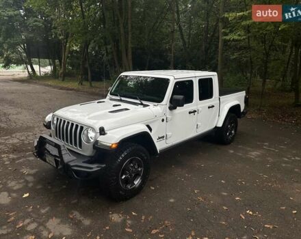Білий Джип Gladiator, об'ємом двигуна 3.6 л та пробігом 18 тис. км за 55000 $, фото 1 на Automoto.ua