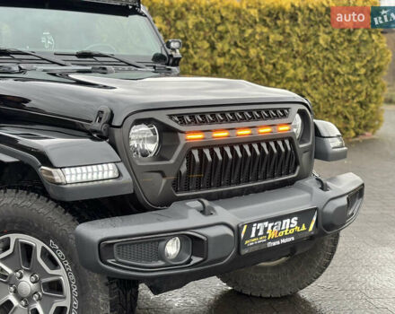 Черный Джип Gladiator, объемом двигателя 3.6 л и пробегом 124 тыс. км за 36000 $, фото 7 на Automoto.ua