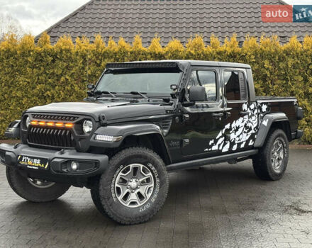 Черный Джип Gladiator, объемом двигателя 3.6 л и пробегом 124 тыс. км за 36000 $, фото 1 на Automoto.ua