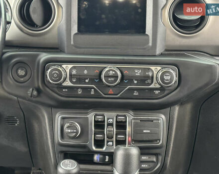 Черный Джип Gladiator, объемом двигателя 3.6 л и пробегом 124 тыс. км за 36000 $, фото 20 на Automoto.ua