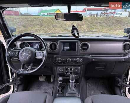 Черный Джип Gladiator, объемом двигателя 3.6 л и пробегом 124 тыс. км за 36000 $, фото 18 на Automoto.ua
