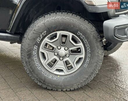 Черный Джип Gladiator, объемом двигателя 3.6 л и пробегом 124 тыс. км за 36000 $, фото 6 на Automoto.ua