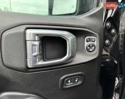 Черный Джип Gladiator, объемом двигателя 3.6 л и пробегом 124 тыс. км за 36000 $, фото 21 на Automoto.ua