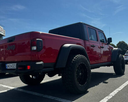 Красный Джип Gladiator, объемом двигателя 3.6 л и пробегом 67 тыс. км за 70000 $, фото 1 на Automoto.ua