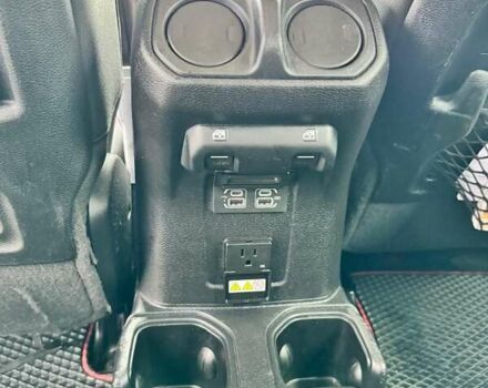 Красный Джип Gladiator, объемом двигателя 3.6 л и пробегом 67 тыс. км за 59777 $, фото 18 на Automoto.ua