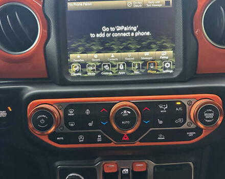 Червоний Джип Gladiator, об'ємом двигуна 3.6 л та пробігом 111 тис. км за 47900 $, фото 12 на Automoto.ua