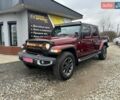 Красный Джип Gladiator, объемом двигателя 3.6 л и пробегом 111 тыс. км за 38700 $, фото 1 на Automoto.ua
