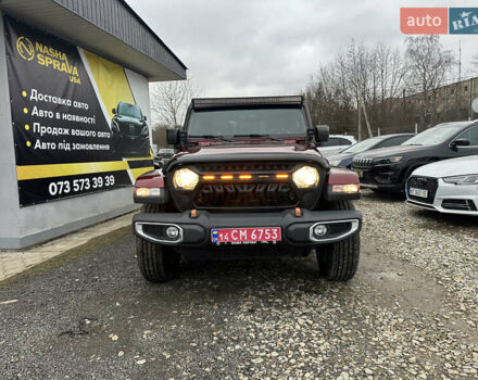 Червоний Джип Gladiator, об'ємом двигуна 3.6 л та пробігом 111 тис. км за 47900 $, фото 1 на Automoto.ua